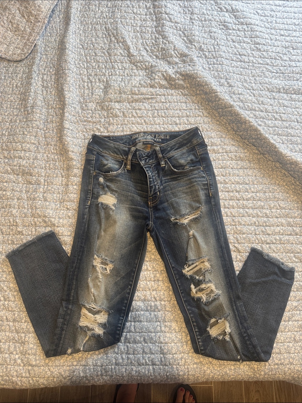 American Eagle Outfitters Women’s Ripped Mid-Dark Blue Skinny Jeans